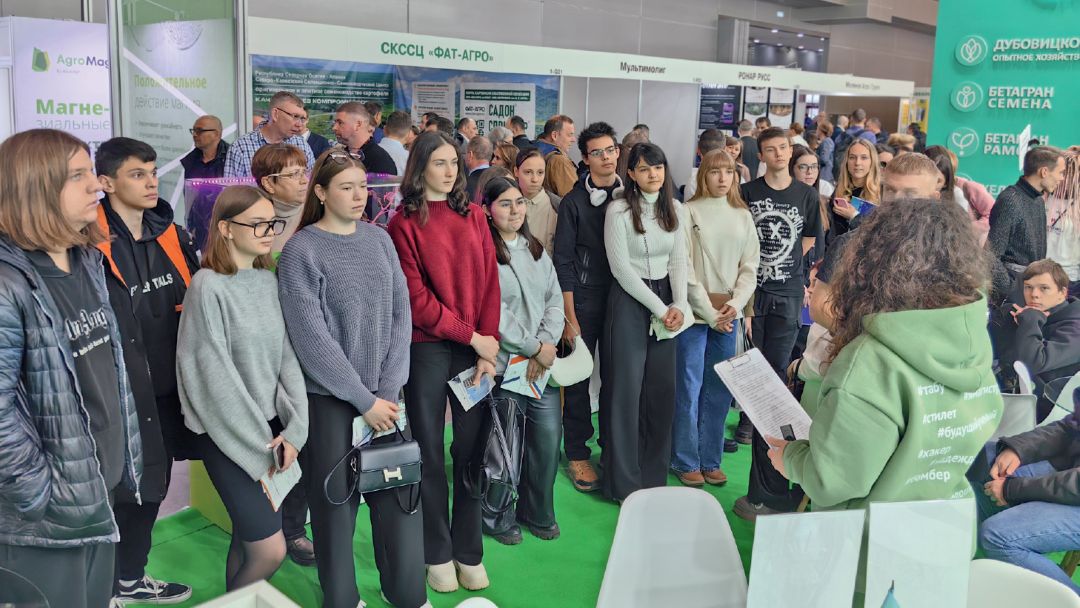 Экскурсия для школьников на стенде «Августа» Экскурсия для школьников на стенде «Августа»