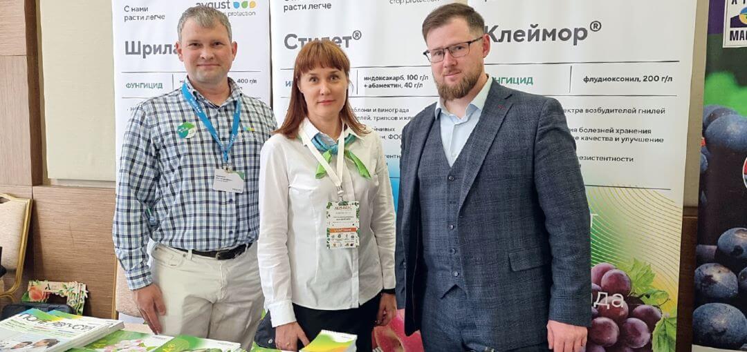 Слева направо: И. В. Харитонов, С. В. Кононенко и Т. А. Акимов Слева направо: И. В. Харитонов, С. В. Кононенко и Т. А. Акимов